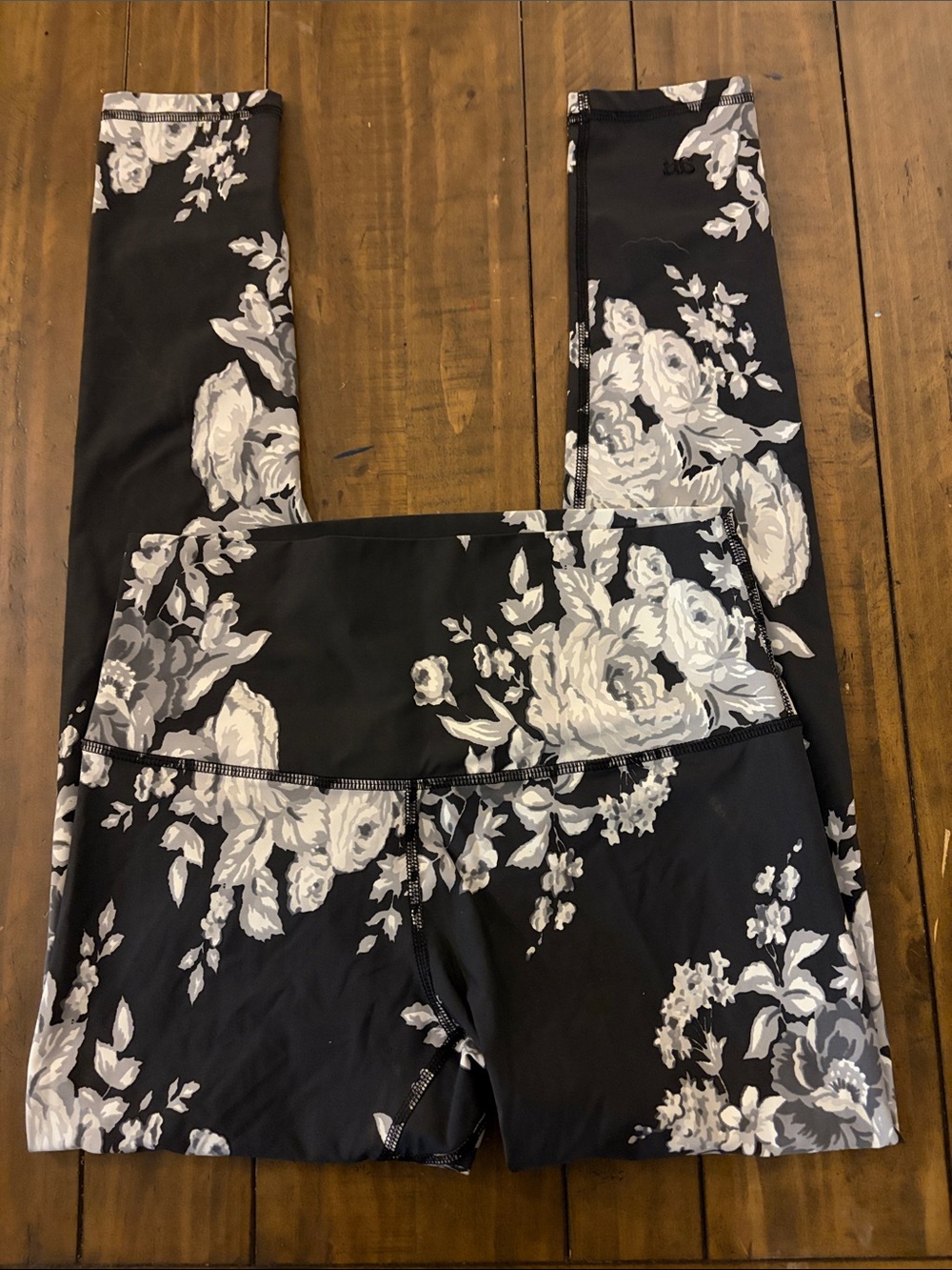 Albion Black & White Floral Womens Leggings